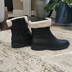 Black booties with white shearling